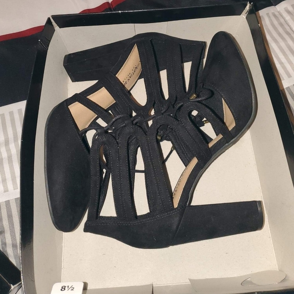 Women's shoes